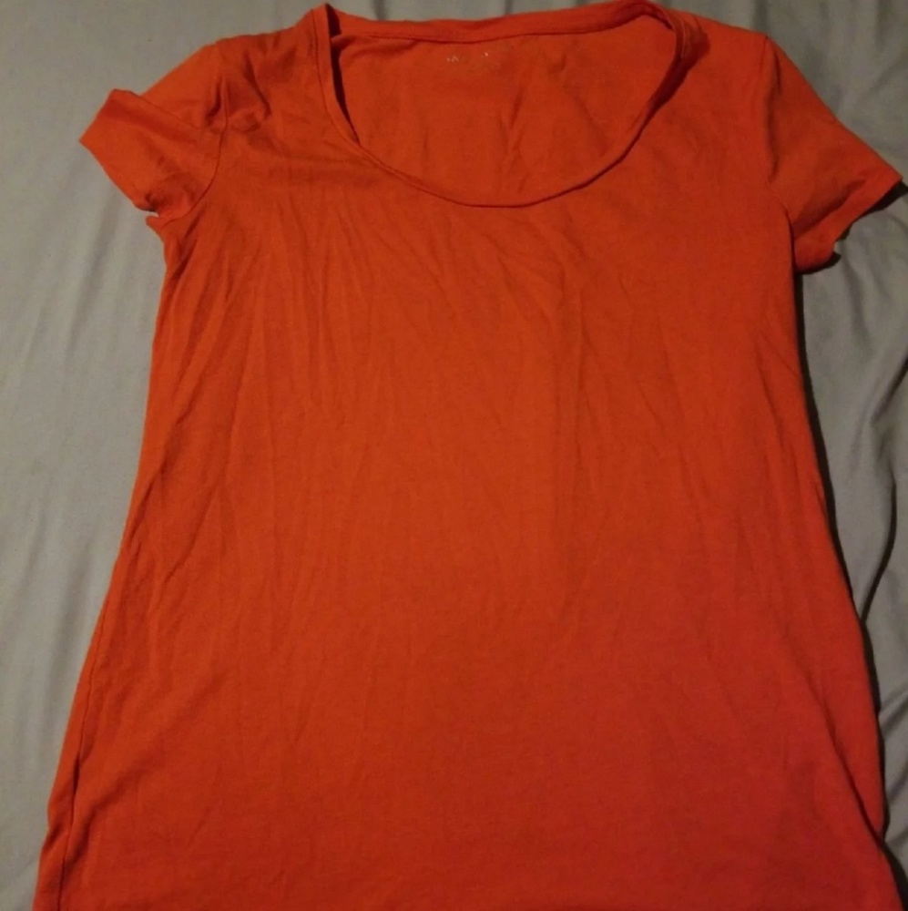 LIKE NEW ANN TAYLOR ORANGE T SHIRT